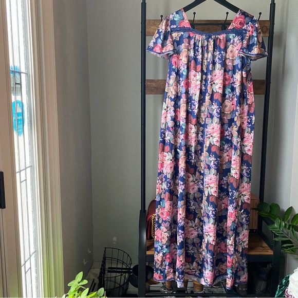 Vintage Vanity Fair women’s floral short sleeve long sleeping gown Made in USA L - Picture 2 of 6